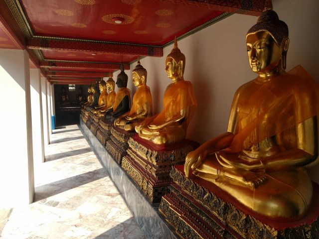 2018 Bangkok Wat Pho many buddhas